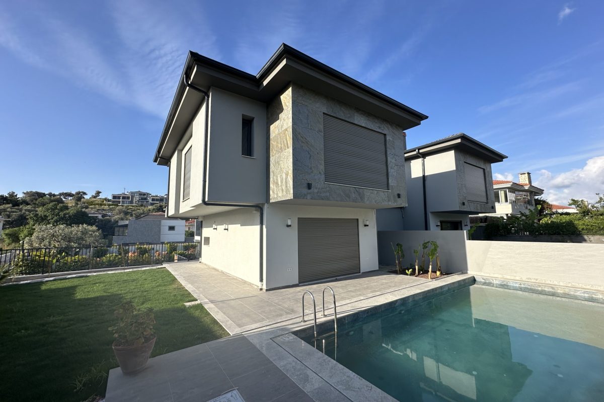 Altındiş | Çeşme Marina’ya 5 dakika mesafede kiralık lüks villa