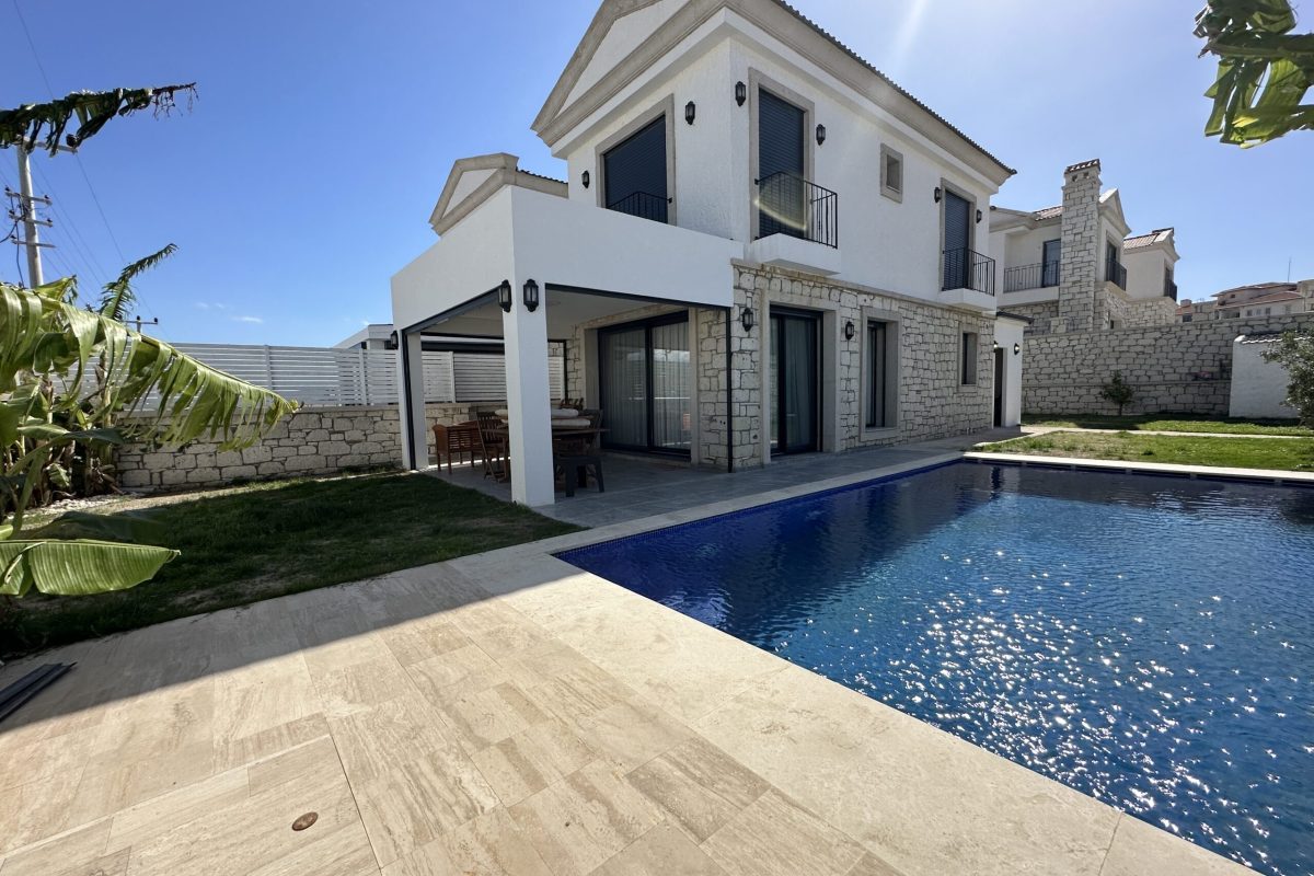 Altındiş | Çeşme Reisdere’de | kiralık | muhteşem villa