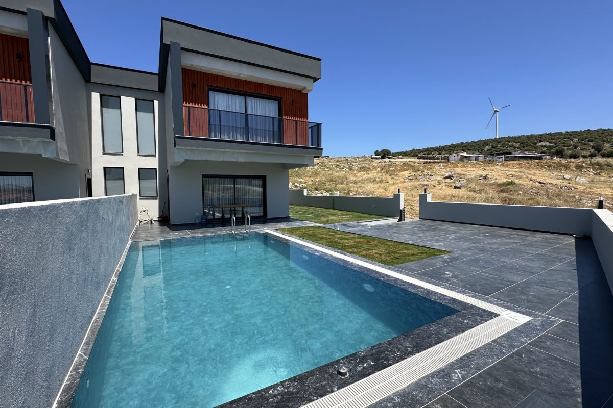 Altındiş | Çeşme Reisdere’de | kiralık | havuzlu | lüks villa